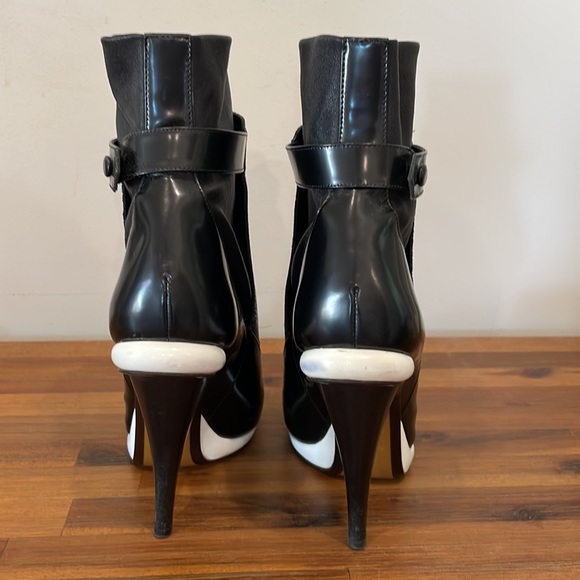 FENDI stingray & leather sock boots! - Picture 4 of 7